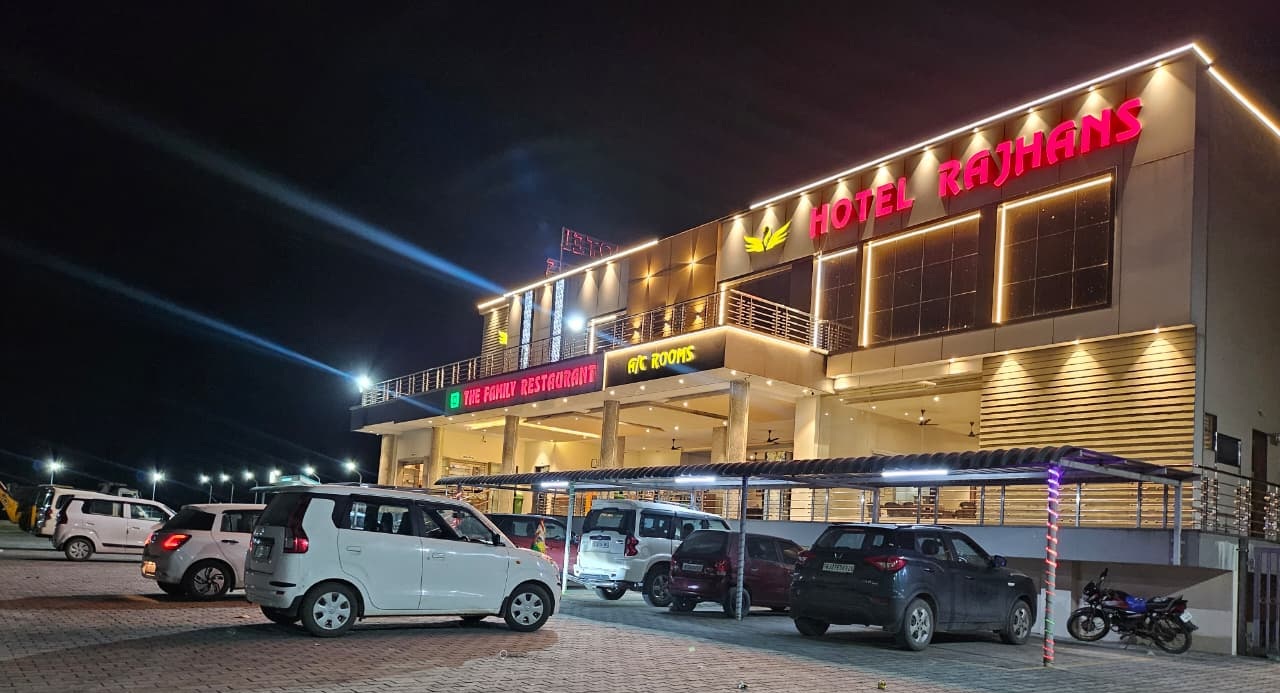 Hotel Rajhans Exterior Entrance on National Highway 27 Rajasthan